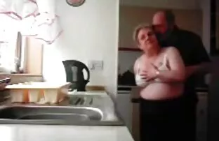 XXX Efter terminen kombinerar en student en lektion med klassiska svenska porrfilmer en klasskamrat,