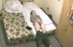 XXX Hans äldre svensk porr mamma fick honom att höja sin bror i locket