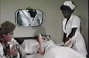 XXX Flickorna kommer ihåg de underbara dagarna tillsammans svensk porrfilm gratis före mammas avgång.