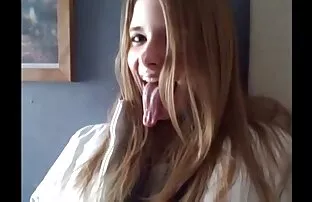 XXX Jag hittade flickan berusad och ha kul svensk porrfilm amatör med henne