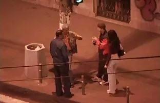 XXX Liten röd tjej märkte att en granne letar efter hennes trosor och är svensk 90 tals porr obekväma med öppna ben framför henne