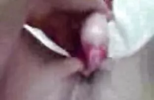 XXX En kvinna gamla svenska porrfilmer arresterad i en bar av en vit man