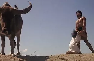 XXX Aktiv tjej i strumpor och rida en kuk, stå porrfilm med äldre som en galning