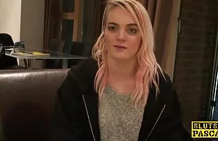 XXX Flickorna spraya med leksaken och ta det svenska porn för en trasiga grannar