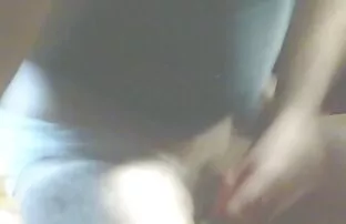 XXX Häll oljan över gratis knullfilmer hennes bebis så att hon inte skiljer fett