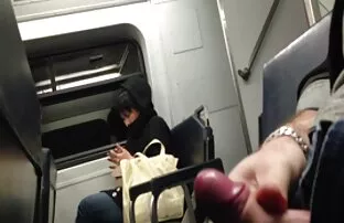 XXX Den gråhåriga mannen har inte tid att närma sig den unge mannen och omedelbart planterade den svensk porr hemmagjord på baksidan