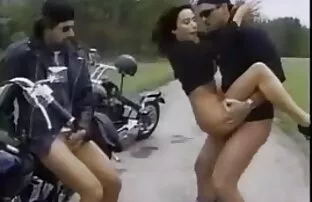XXX Den hungriga mannen kastade pinnen i den upptagna bruden, utan att gratis amatör sex filmer ta sin hatt