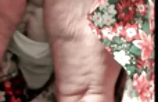 XXX Skönhet porr film med äldre damer spelar på kameran med hennes hål